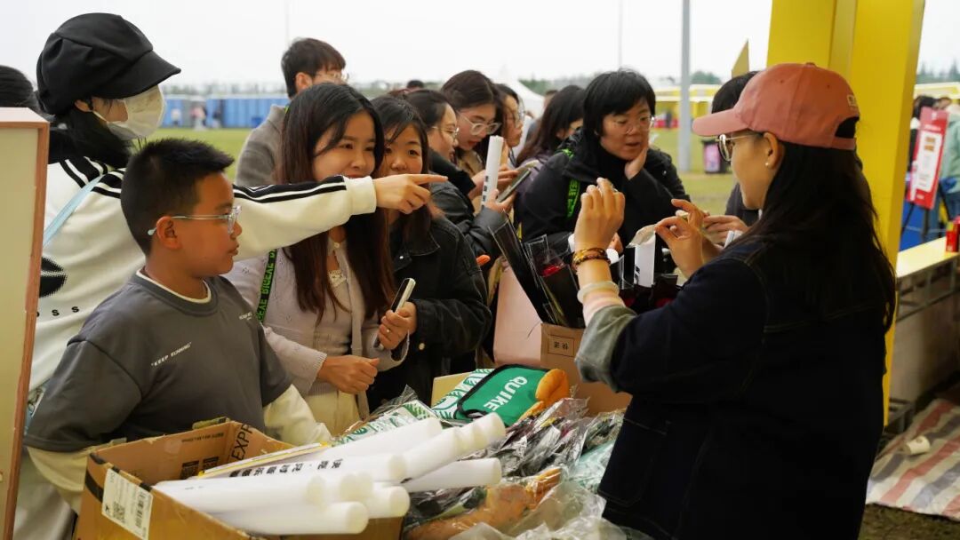 快克走进大眼音乐节，以“LIVE健康频道”对话年轻群体快克走进大眼音乐节，以“LIVE健康频道”对话年轻群体(图2)